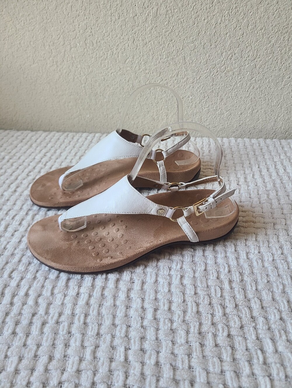 Vionic Kirra White Women’s Leather T-Strap Sandals Women's Size 8